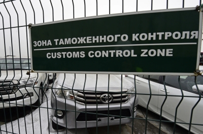 Таможня начала массово рассылать владельцам автомобилей, ввезенных по параллельному импорту, требование доплатить в казну сотни тысяч рублей